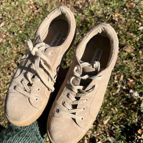 Sneakers - Picture 1 of 6